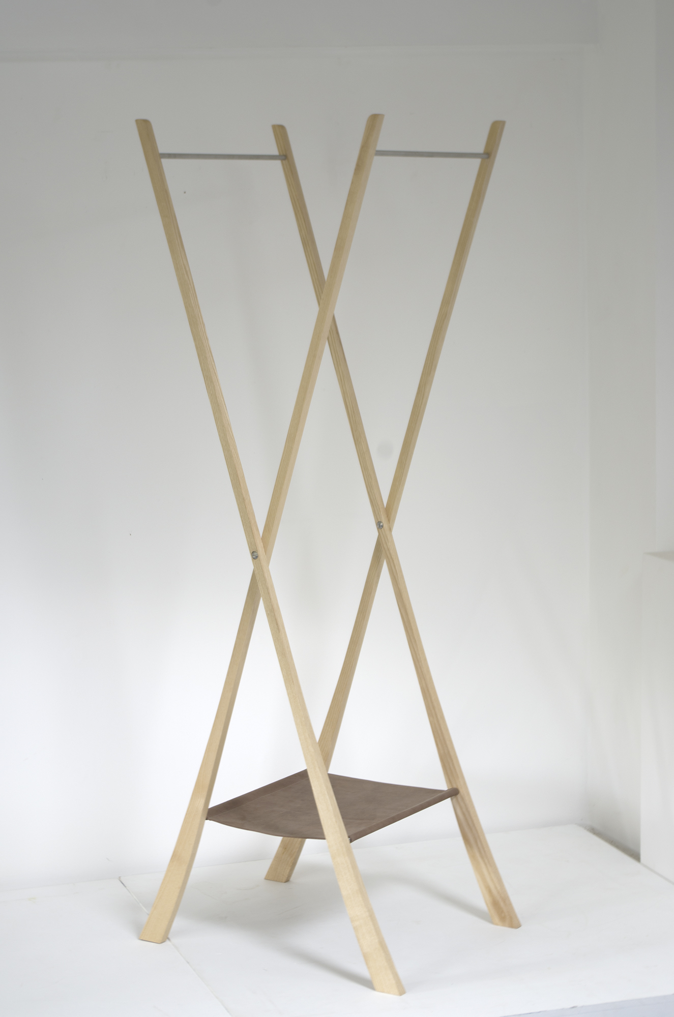 Coat stand in ash, leather and stainless steel
